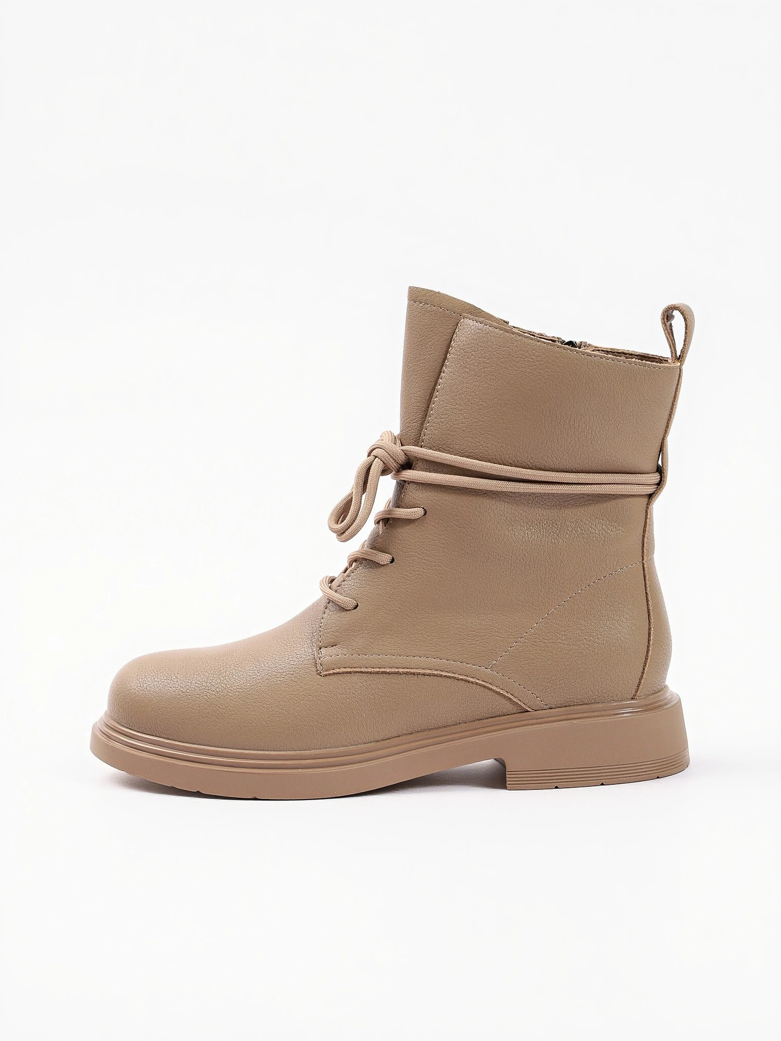 Ботинки-дерби бежевого цвета из натуральной кожи